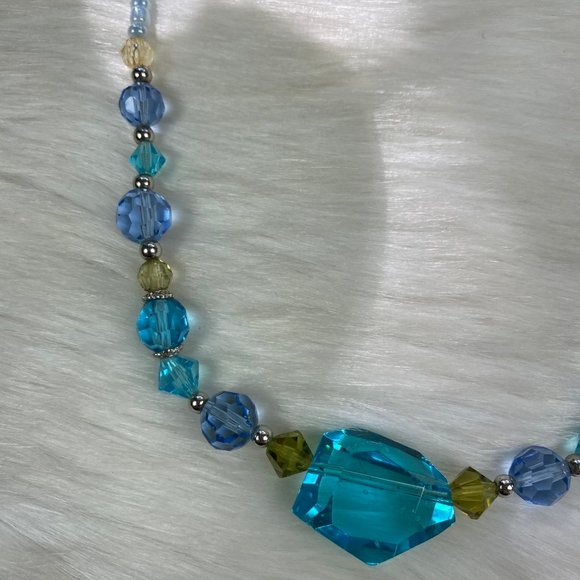 N Necklace Blue, Greens & Faux Pearl Beaded Necklace 19" - Picture 4 of 8